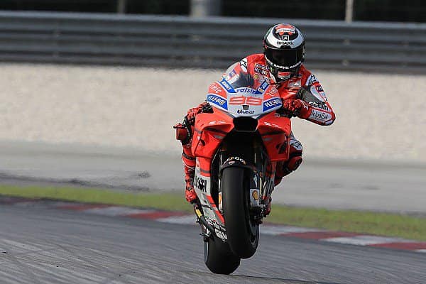 Lorenzo pone alas a la Ducati y vuela alto en los primeros test oficiales de MotoGP