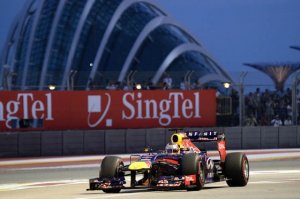 Vettel firma una pole con nocturnidad | blogenboxes
