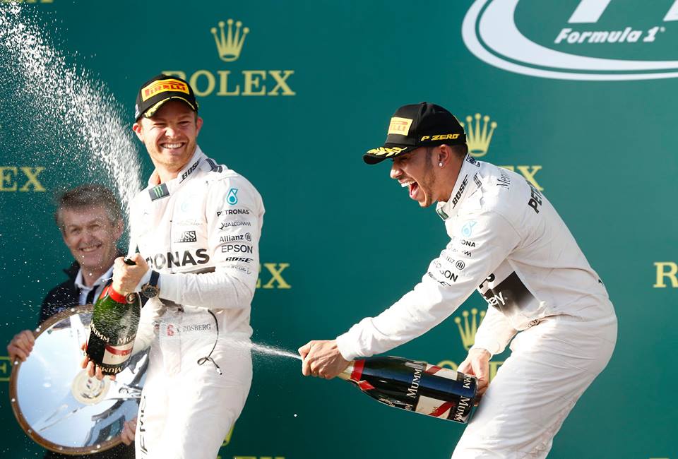 Paseo de Hamilton y Rosberg en Melbourne