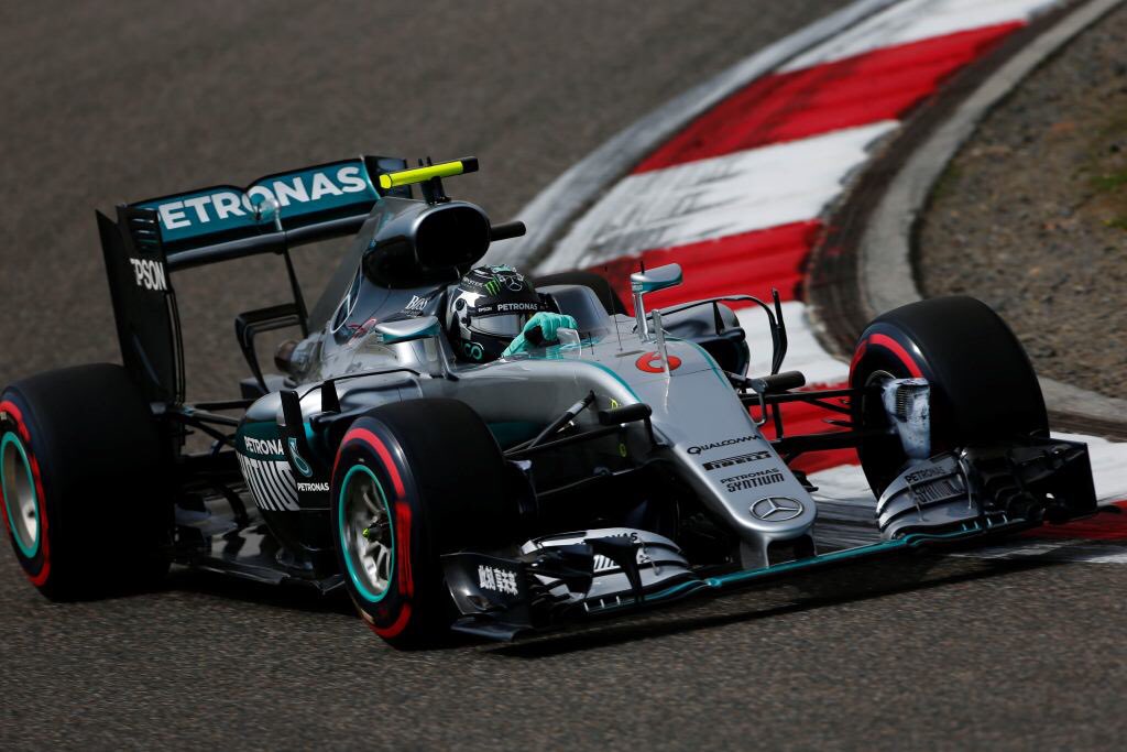 Rosberg logra otra pole y Hamilton saldrá último en China