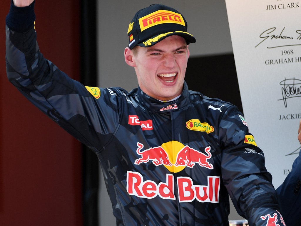 Verstappen hace historia en su debut con Red Bull en Barcelona