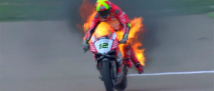 Xavi-Fores-incendio-Ducati-WSBK-Aragon-2017-1100x470
