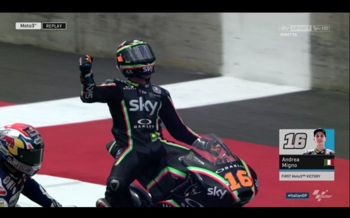 Andrea Migno logra su primera victoria de Moto3 en casa y a lo grande