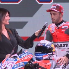 Ducati presenta la renovada ‘desmosedici’ con sus dos pilotos estrella en Bolonia