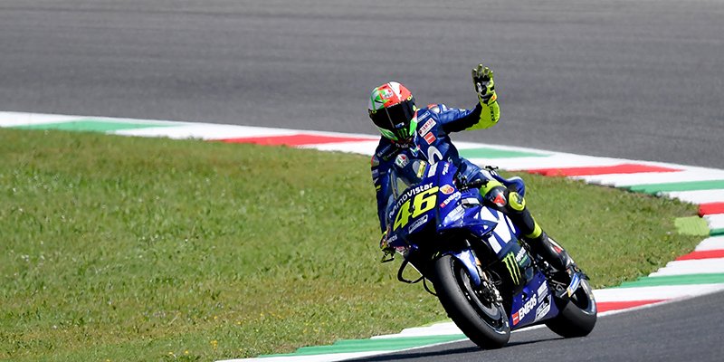 Valentino Rossi pone ‘Mugiallo’ a vibrar con una pole de récord en casa