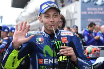 Italy's rider Valentino Rossi (Movistar Yamaha MOTOGP N°46) reacts after he clocked the second position on the starting grid during a motoGP qualifying practice session ahead of the French motorcycling Grand Prix, on May 20, 2017 in Le Mans, northwestern France. / AFP PHOTO / JEAN-FRANCOIS MONIER