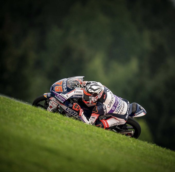 ‘Superman’ Arenas logra la victoria en una loca carrera de Moto3 en Austria